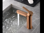 Sublimez votre salle de bain avec ce mitigeur or rose brossé au design contemporain. Son corps en laiton et sa finition soignée en font un élément incontournable. - GARANTIE 5 ANS - LIVRAISON OFFERTE en 5 à 6 Jours